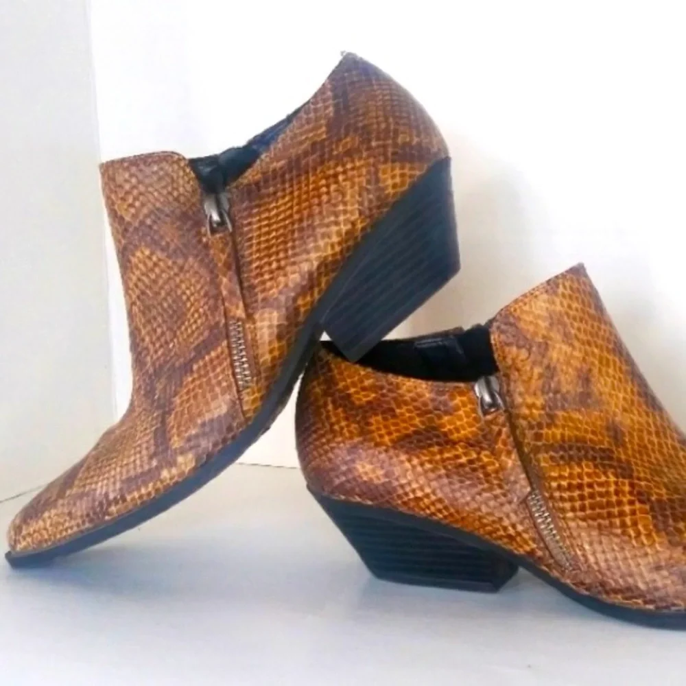 RECENTLY REDUCED: “Sale Priced” Designer Snake Print Boots, PreOwned 8.5. - Picture 5 of 5